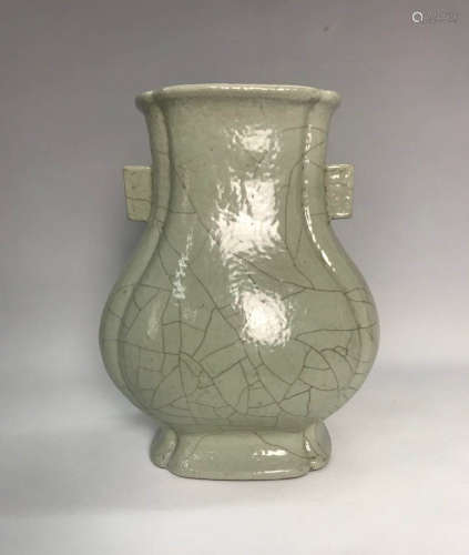 Chinese Ge Glaze Porcelain Vase