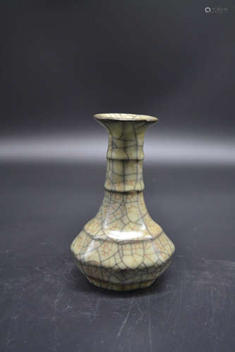 Chinese Ge Glaze Porcelain Vase