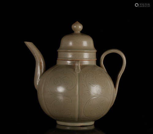 \\Chinese Porcelain Wine Pot