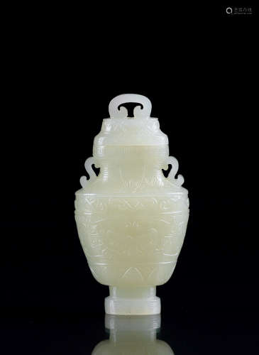 清中期 白玉雕兽面纹小瓶