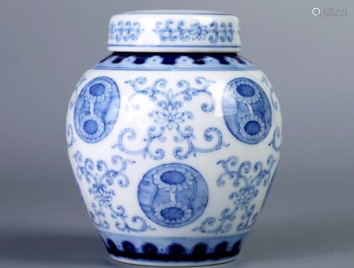 BLUE AND WHITE PORCELAIN FLOWER GRAIN JAR WITH COVER