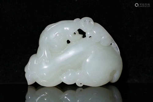 17-19TH CENTURY, A HETIAN JADE CARVING PENDANT, QING DYNASTY