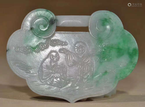 17-19TH CENTURY, A LOCK DESIGN GREEN JADE PENDANT, QING DYNASTY