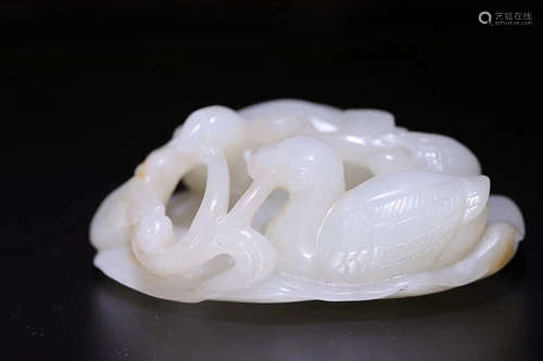 17-19TH CENTURY, A MANDARIN DUCK DESIGN HETIAN JADE ORNAMENT, QING DYNASTY