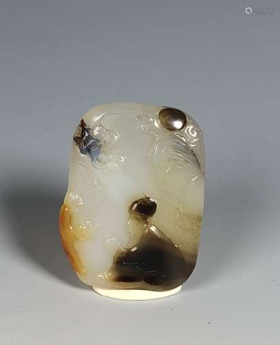 Agate Pendant of Seated Scholar