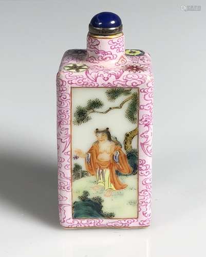 Chinese Famille Rose Porcelain Snuff Bottle