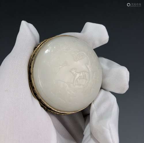 Round White Jade and Gilt Belt Buckle