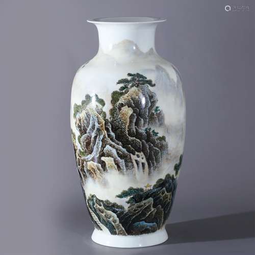 CHINESE PAINTED PORCELAIN VASE