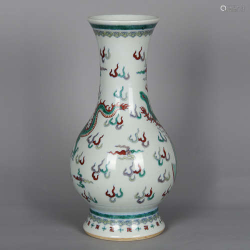 CHINESE FAMILLE VERTE PORCELAIN VASE