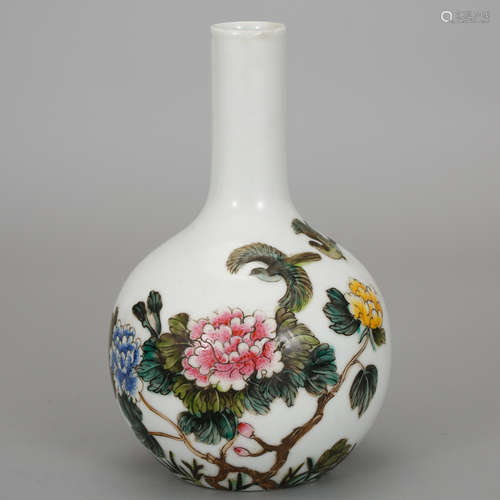 CHINESE PORCELAIN BOTTLE VASE