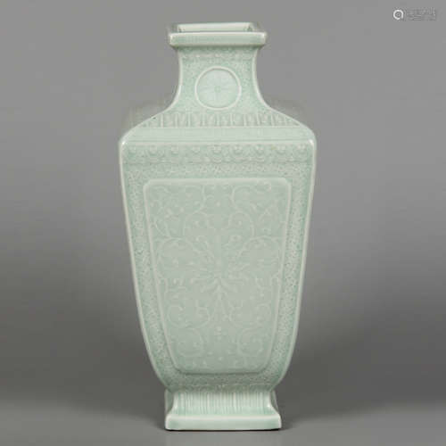 CHINESE CELADON GLAZED VASE