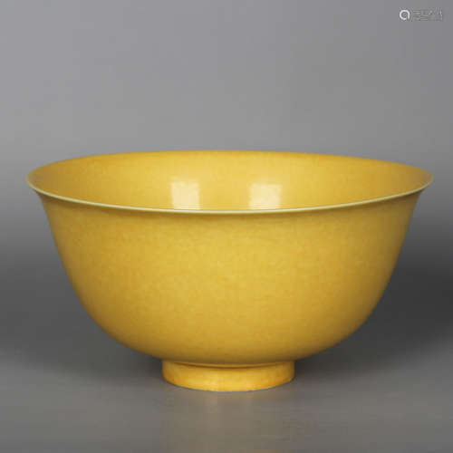 CHINESE YELLOW GROUND PORCELAIN BOWL