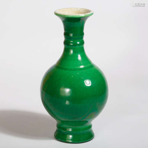 CHINESE APPLE GREEN GLAZED VASE