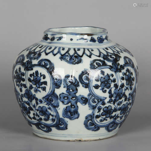 CHINESE BLUE AND WHITE PORCELAIN JAR