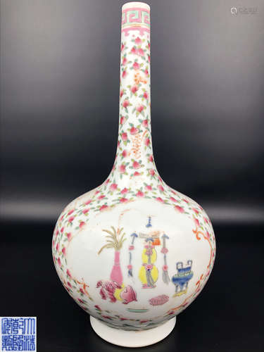 A FAMILLE-ROSE PEACH PATTERN LONG NECK VASE