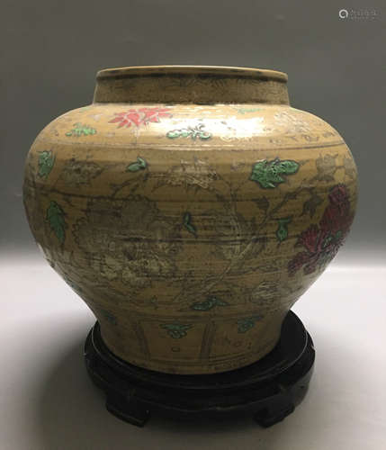 A RED AND GREEN COLOR FLORAL DECORATED JAR