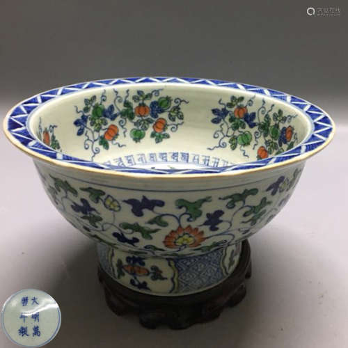 A DOUCAI DRAGON AND FLORAL PATTERN BOWL