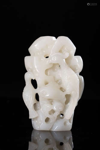 A HETIAN JADE OPENWORK ORNAMENT