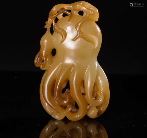 A HETIAN BROWN JADE BUDDHA HAND SHAPED PENDANT