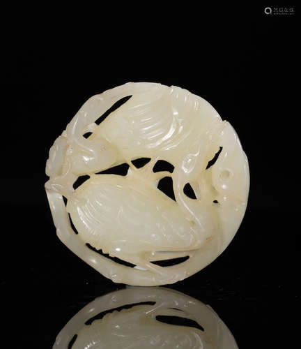 A HETIAN JADE CRANE PATTERN PENDANT