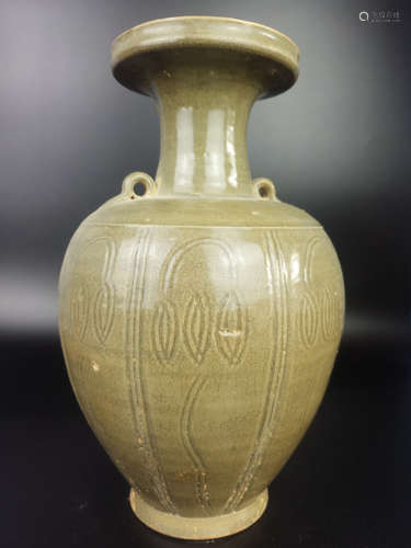 A EVERTED RIM SHAPED VASE