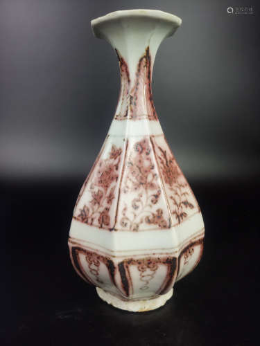 A UNDERGLAZE RED PEAR-SHAPED VASE
