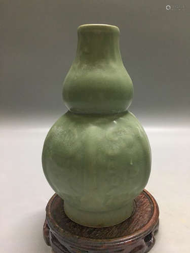 A LONGQUAN GOURD-SHAPED VASE