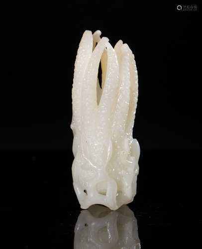 A HETIAN JADE BUDDHA HAND SHAPED PENDANT