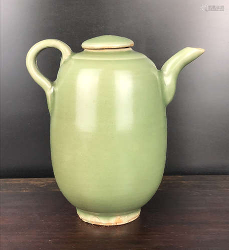 A LONGQUAN YAO SINGLE HANDLE POT