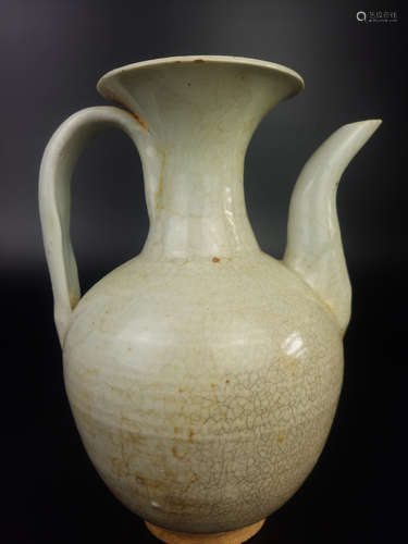 A CELADON PORCELAIN EWER