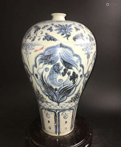 A BLUE AND WHITE CHINESE DUCK PATTERN MEI VASE