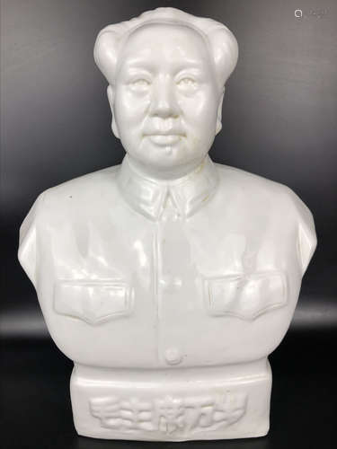 A PORCELAIN CHAIRMAN MAO FIGURE STATUE