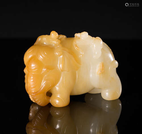 A HETIAN BROWN JADE LUCKY ELEPHANT ORNAMENT