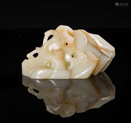 A HETIAN JADE MEI CARVED ORNAMENT