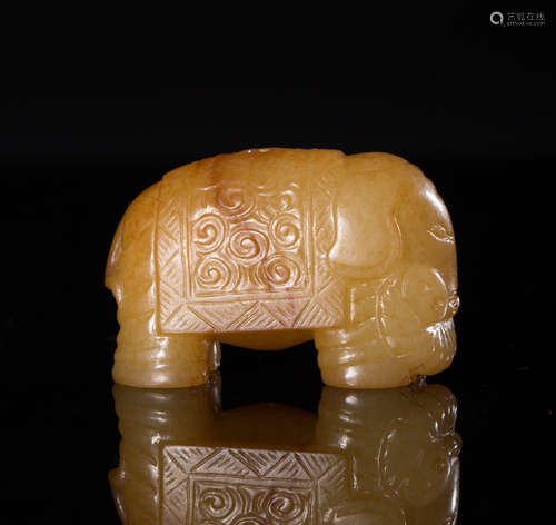 A HETIAN JADE ELEPHANT SHAPED INCENSE HOLDER