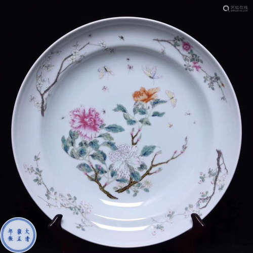 A FAMILLE-ROSE FLORAL PATTERN PLATE WITH MARK