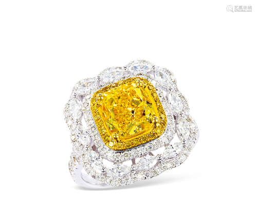 2.16克拉 天然艳彩黄色VVS2净度钻石配钻石戒指