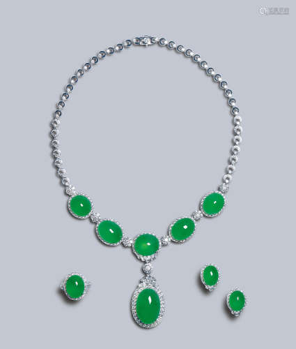 天然满绿翡翠「蛋面」配钻石项链、耳环及戒指套装