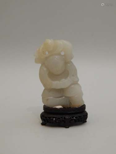 Jade sculpté représentant une femme avec un singe ...