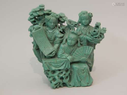 Sculpture en turquoise représentant trois princess...