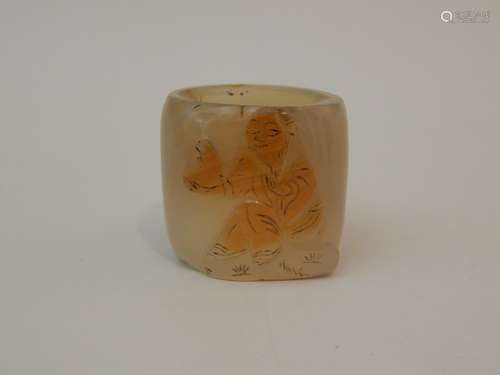 Bague d’archer en agate, sculptée en relief d’un p...