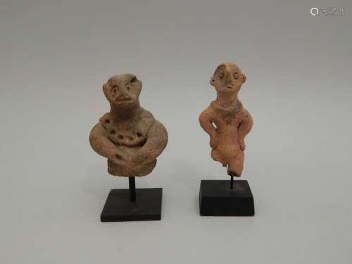 Deux bustes d’idole en terre cuite. H : 8 et 8.5 c...