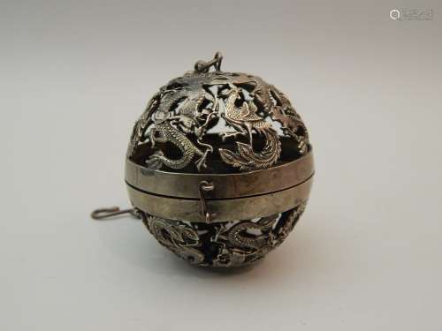 Boule de Canton en métal. Fin du XIXe siècle. D : ...