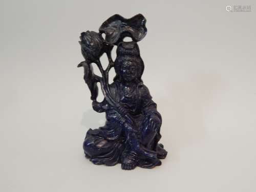 Sculpture en lapis lazuli représentant une Kwan in...