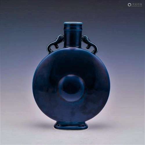 A Chinese Qing dynasty blue glazed porcelain cobalt moon flask, [Qianlong] mark