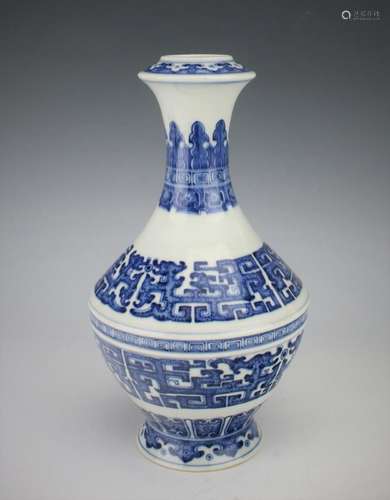 A Chinese Qing dynasty blue and white patterned porcelain vase, [Daoguang] mark