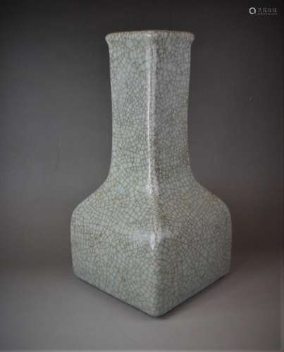 A Chinese Qing dynasty imitate Ge-yao porcelain vase, [Qianlong] mark