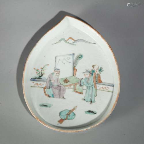 CHINESE FAMILLE ROSE PORCELAIN PLATE PEACH-SHAPED