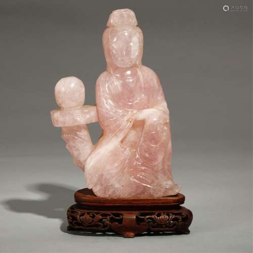 CHINESE QUARTZ CARVED SEATED GUANYIN