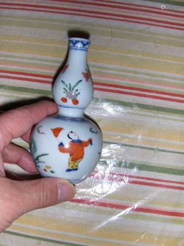 Chinese small late ming or kangxi vase.